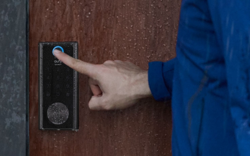 khóa cửa vân tay có dễ hỏng khi trời mưa