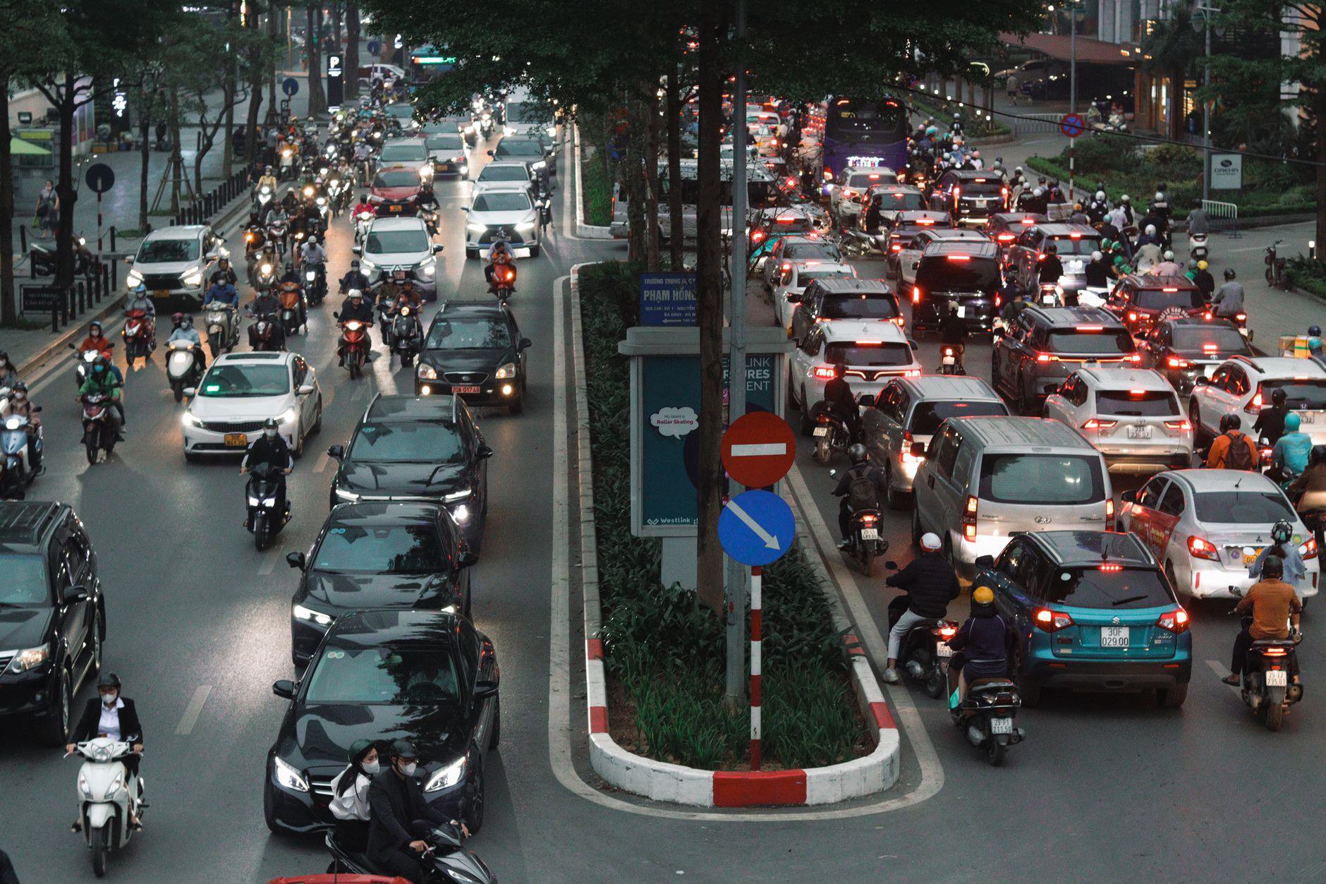 Lỗi vi phạm tốc độ và mất tập trung khi lái xe gần trường học Lỗi vi phạm tốc độ và mất tập trung khi lái xe gần trường học